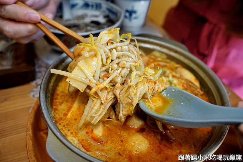 艷麗南洋鹹甜食。南洋道地口味巴東牛肉薑黃雞.娘惹糕- 跟著踢小米吃喝玩樂趣