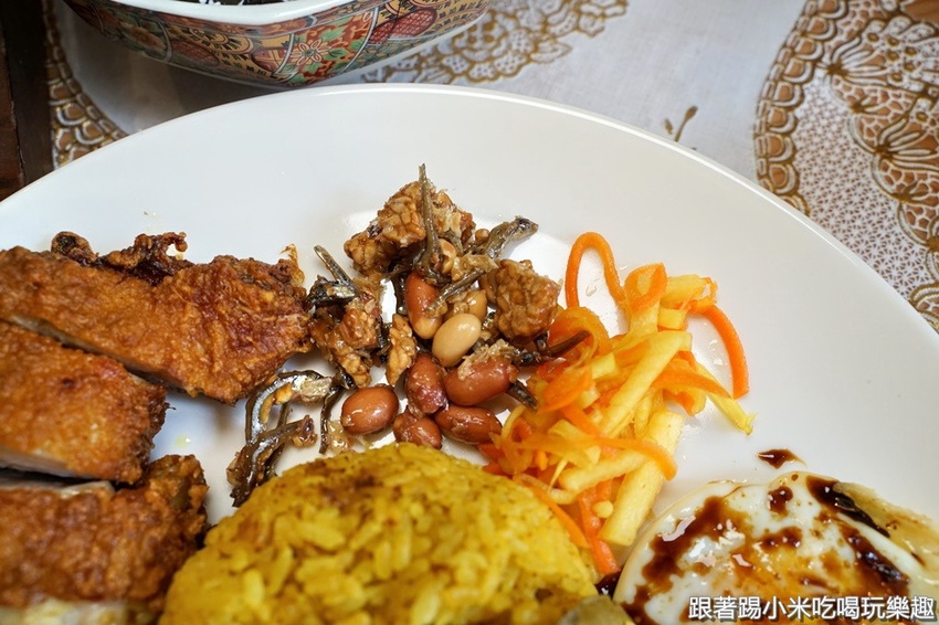 艷麗南洋鹹甜食。南洋道地口味巴東牛肉薑黃雞.娘惹糕- 跟著踢小米吃喝玩樂趣