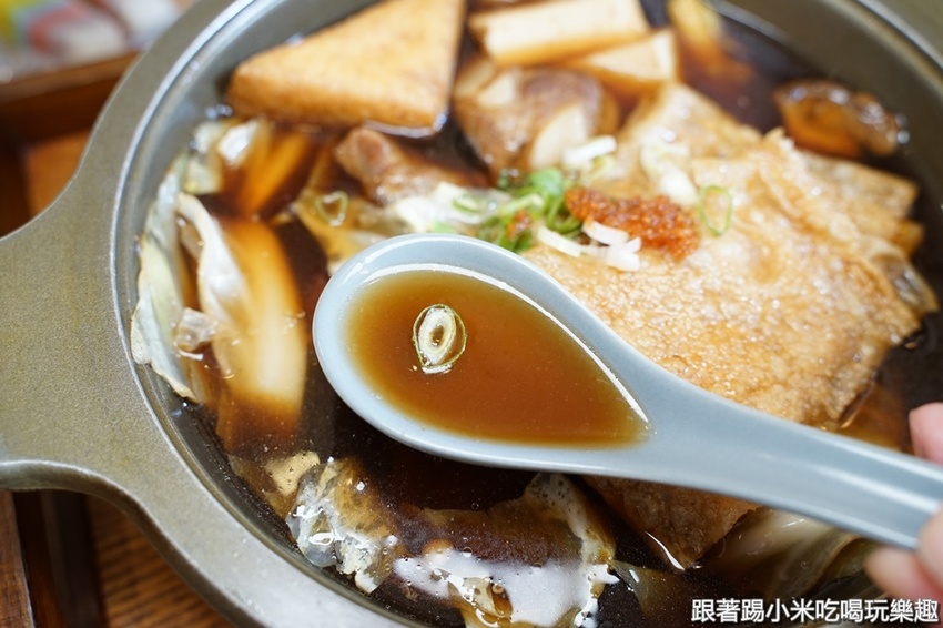 艷麗南洋鹹甜食。南洋道地口味巴東牛肉薑黃雞.娘惹糕- 跟著踢小米吃喝玩樂趣