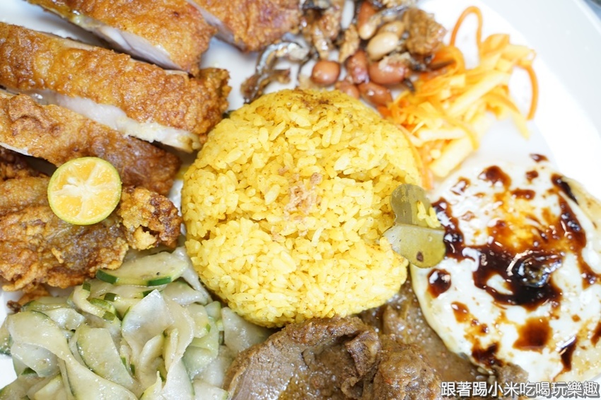 艷麗南洋鹹甜食。南洋道地口味巴東牛肉薑黃雞.娘惹糕- 跟著踢小米吃喝玩樂趣