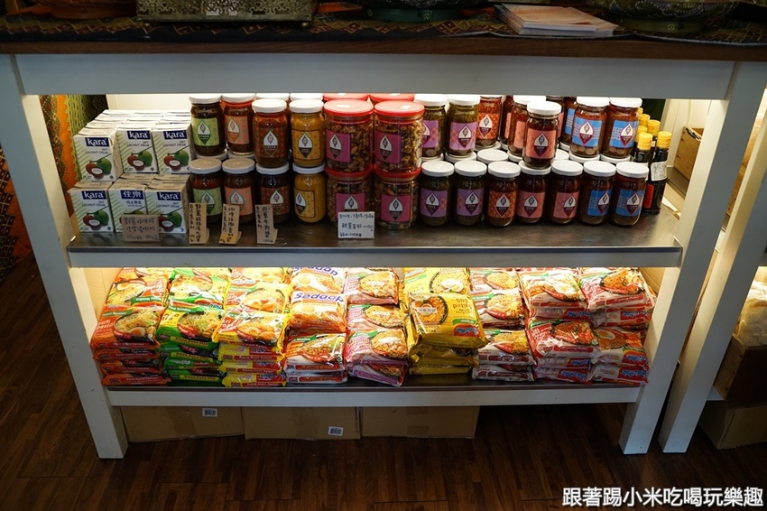 艷麗南洋鹹甜食。南洋道地口味巴東牛肉薑黃雞.娘惹糕- 跟著踢小米吃喝玩樂趣