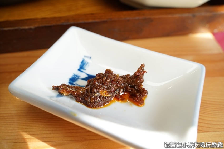 艷麗南洋鹹甜食。南洋道地口味巴東牛肉薑黃雞.娘惹糕- 跟著踢小米吃喝玩樂趣