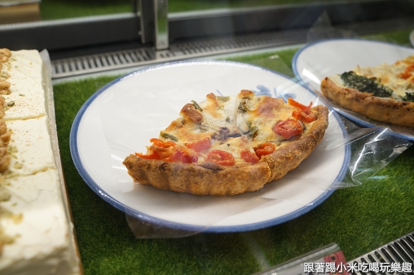 艷麗南洋鹹甜食。南洋道地口味巴東牛肉薑黃雞.娘惹糕- 跟著踢小米吃喝玩樂趣