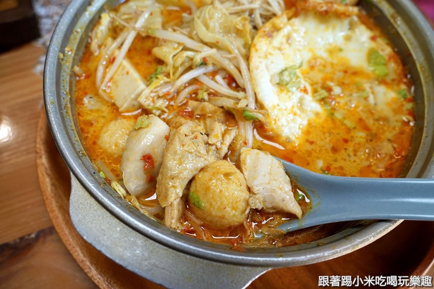 艷麗南洋鹹甜食。南洋道地口味巴東牛肉薑黃雞.娘惹糕- 跟著踢小米吃喝玩樂趣