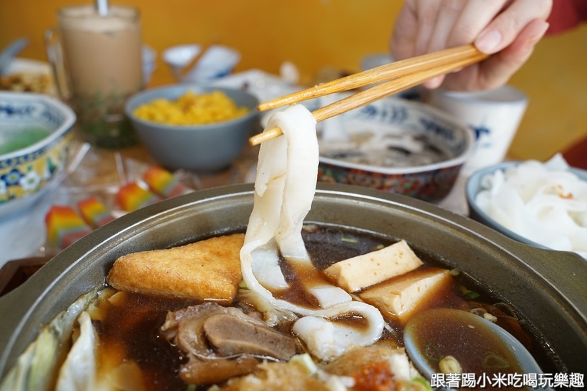 艷麗南洋鹹甜食。南洋道地口味巴東牛肉薑黃雞.娘惹糕- 跟著踢小米吃喝玩樂趣