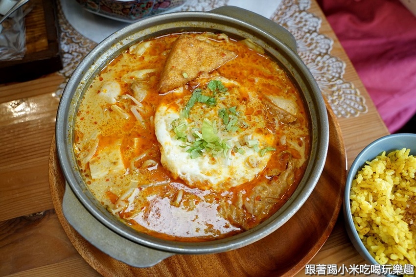 艷麗南洋鹹甜食。南洋道地口味巴東牛肉薑黃雞.娘惹糕- 跟著踢小米吃喝玩樂趣