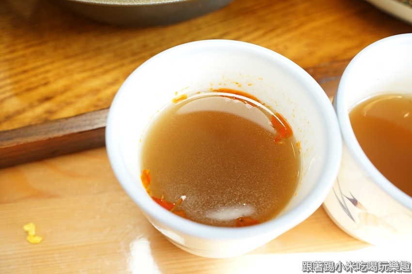 艷麗南洋鹹甜食。南洋道地口味巴東牛肉薑黃雞.娘惹糕- 跟著踢小米吃喝玩樂趣