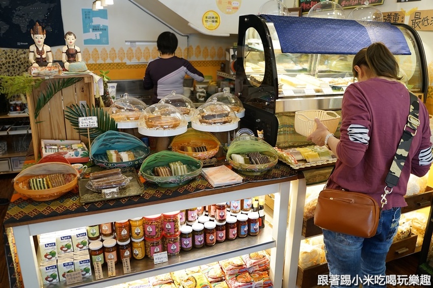 艷麗南洋鹹甜食。南洋道地口味巴東牛肉薑黃雞.娘惹糕- 跟著踢小米吃喝玩樂趣