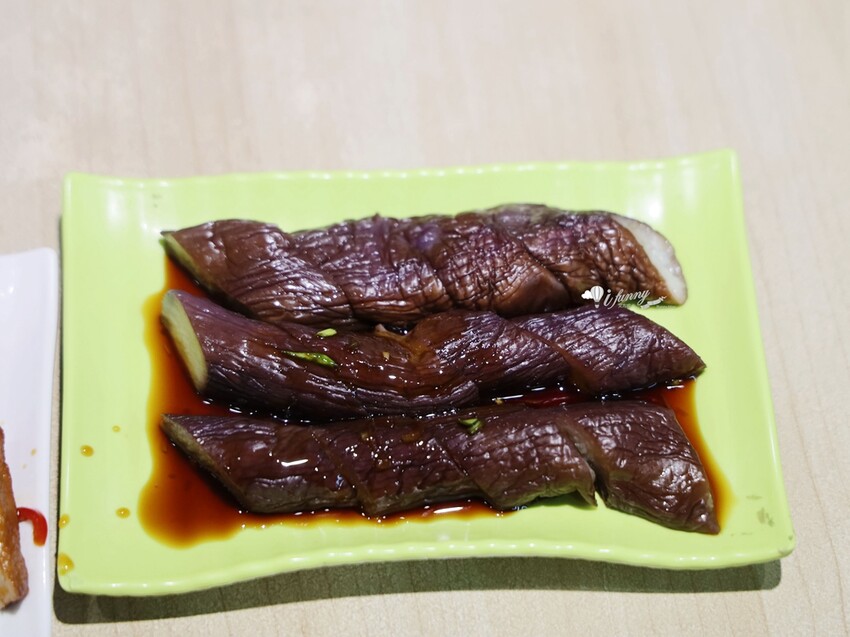 新北市林口區林口美食 | 老占元拉麵大王 5000多則評論高達4.4分 推薦吃法-乾拉麵加上牛肉湯