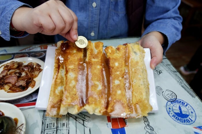 新北市林口區林口美食 | 老占元拉麵大王 5000多則評論高達4.4分 推薦吃法-乾拉麵加上牛肉湯