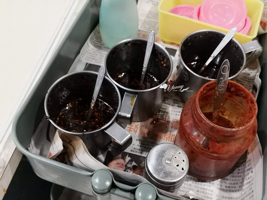 新北市林口區林口美食 | 老占元拉麵大王 5000多則評論高達4.4分 推薦吃法-乾拉麵加上牛肉湯