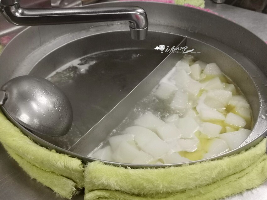 新北市林口區林口美食 | 老占元拉麵大王 5000多則評論高達4.4分 推薦吃法-乾拉麵加上牛肉湯