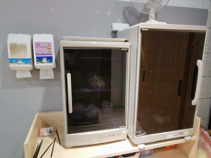 新北市林口區林口美食 | 老占元拉麵大王 5000多則評論高達4.4分 推薦吃法-乾拉麵加上牛肉湯