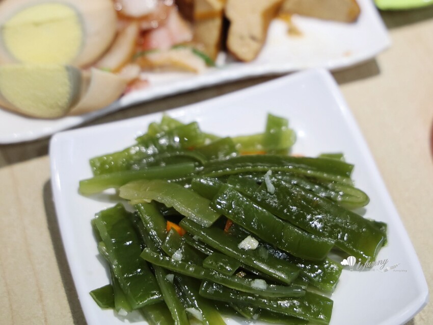 新北市林口區林口美食 | 老占元拉麵大王 5000多則評論高達4.4分 推薦吃法-乾拉麵加上牛肉湯