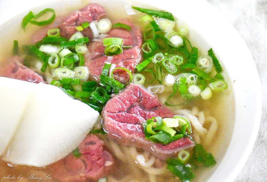 蘿蔔清湯為基底的拉麵│超推清燉牛肉拉麵