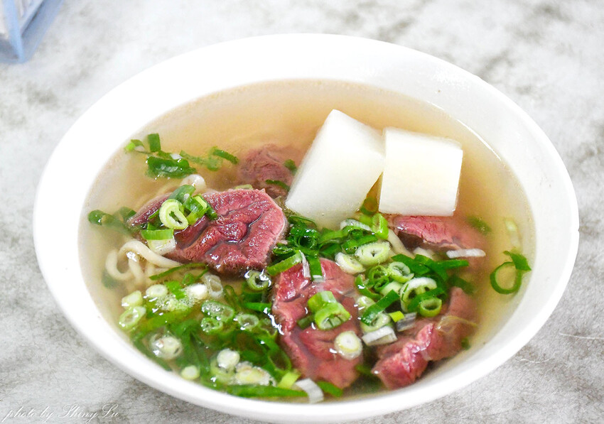 蘿蔔清湯為基底的拉麵│超推清燉牛肉拉麵