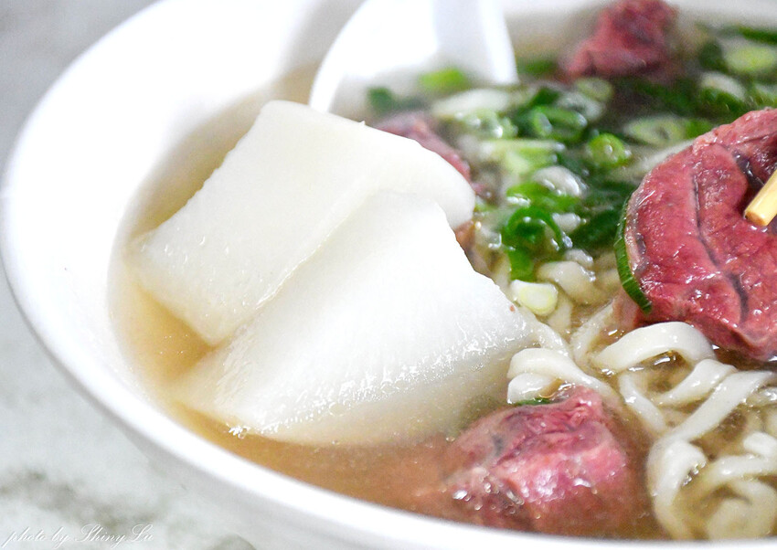 蘿蔔清湯為基底的拉麵│超推清燉牛肉拉麵