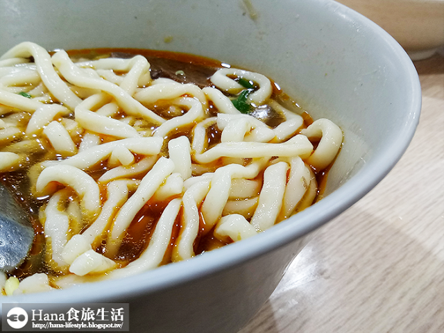 【台北萬華】建宏牛肉麵 | 24小時的深夜牛肉麵 可以用來撫慰飢餓疲勞 但還是阿明師煮的比較好吃!