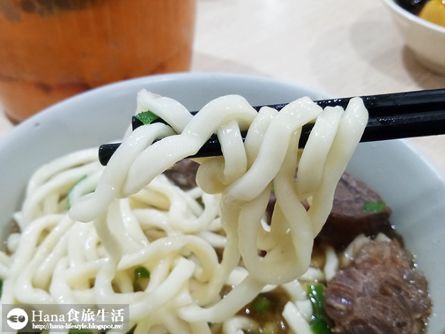 【台北萬華】建宏牛肉麵 | 24小時的深夜牛肉麵 可以用來撫慰飢餓疲勞 但還是阿明師煮的比較好吃!