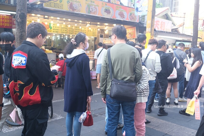 外國觀光客來台必吃,排隊人潮橫跨三店面!