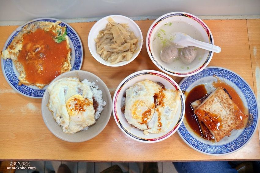 [西門町美食 天天利美食坊 ]人氣排隊小吃 蘿蔔糕蚵仔煎必點 筍乾蛋花湯出奇美味 辣椒意外是亮點 - 安妮的天空