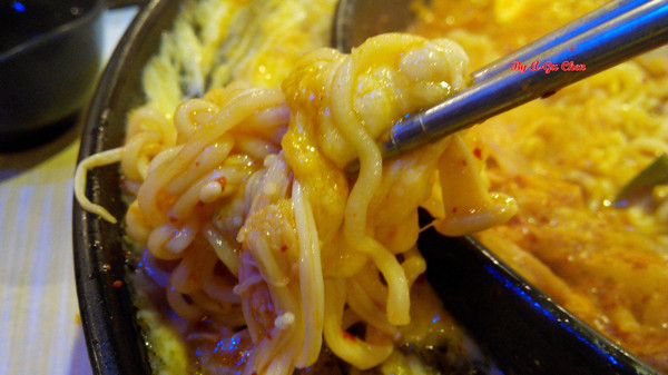 OMAYA春川炒雞(台南永華店)：☆口碑券No.16☆【臺南Ω中西區】Omaya春川炒雞（永華店）。辛普森湯一鍋三吃，兩人份三人飽