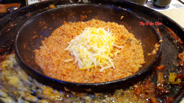 OMAYA春川炒雞(台南永華店)：☆口碑券No.16☆【臺南Ω中西區】Omaya春川炒雞（永華店）。辛普森湯一鍋三吃，兩人份三人飽