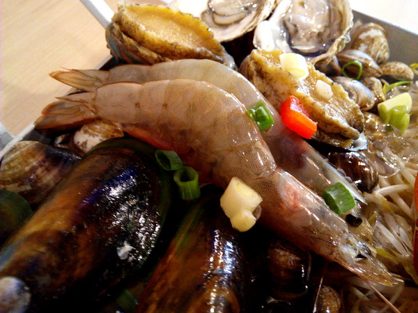 OMAYA春川炒雞(台南永華店)： ☆口碑券No.11☆【臺南Ω中西區】Omaya春川炒雞（永華店）。釜山巨無霸海鮮盆，各種新鮮食材超澎湃