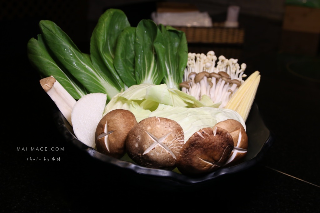 鍋物食記|八田帝王蟹鍋物(忠孝店)|全新推出蝦蟹海龍船/帝王蝦蟹海陸套餐|天冷吃鍋就是要吃的澎湃又不傷荷包 - 麥仔の生活日記