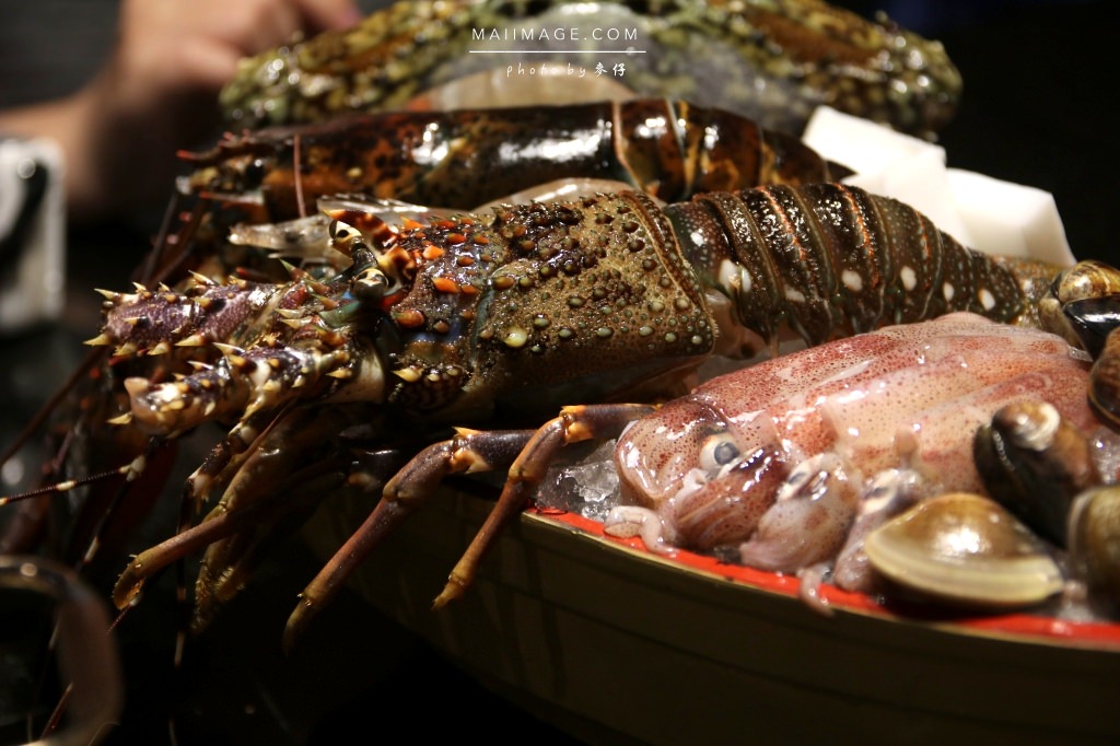 鍋物食記|八田帝王蟹鍋物(忠孝店)|全新推出蝦蟹海龍船/帝王蝦蟹海陸套餐|天冷吃鍋就是要吃的澎湃又不傷荷包 - 麥仔の生活日記