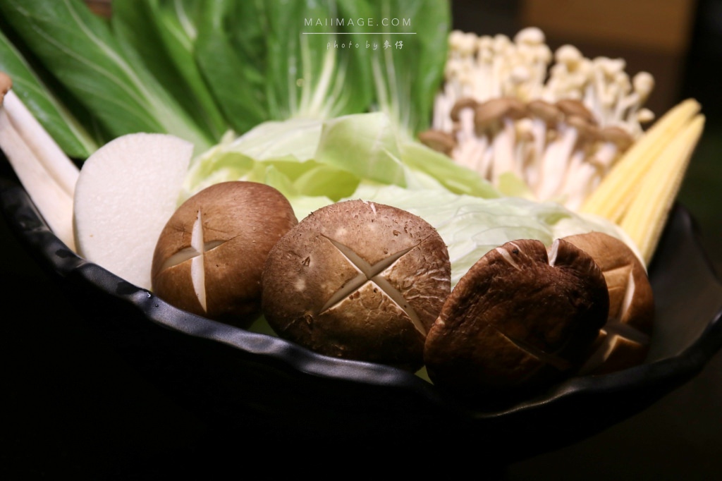 鍋物食記|八田帝王蟹鍋物(忠孝店)|全新推出蝦蟹海龍船/帝王蝦蟹海陸套餐|天冷吃鍋就是要吃的澎湃又不傷荷包 - 麥仔の生活日記