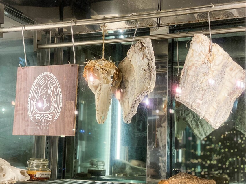 ｜台中美食｜FORE restaurant 柴燒牛排｜精緻質感約會餐廳 乾式熟成牛排必點