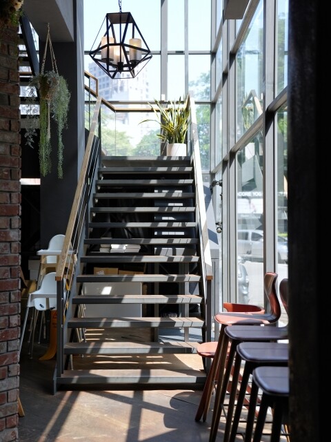 【台中食記】純原木燒烤柴燒特色料理〔 FORE restaurant 〕，fine dining餐點精緻美味，美式鄉村風玻璃屋浪漫約會，還有提供包廂包場服務。