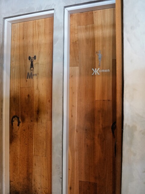 【台中食記】純原木燒烤柴燒特色料理〔 FORE restaurant 〕，fine dining餐點精緻美味，美式鄉村風玻璃屋浪漫約會，還有提供包廂包場服務。