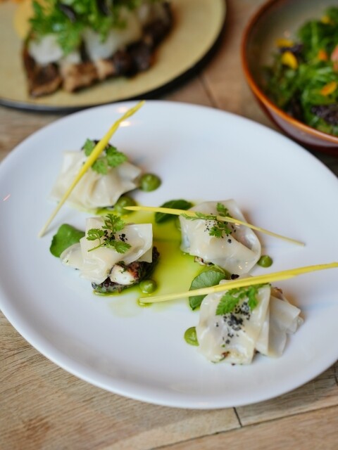 【台中食記】純原木燒烤柴燒特色料理〔 FORE restaurant 〕，fine dining餐點精緻美味，美式鄉村風玻璃屋浪漫約會，還有提供包廂包場服務。