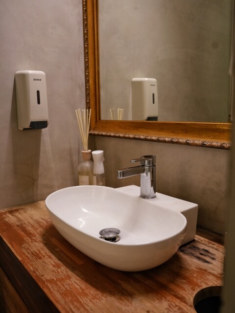 【台中食記】純原木燒烤柴燒特色料理〔 FORE restaurant 〕，fine dining餐點精緻美味，美式鄉村風玻璃屋浪漫約會，還有提供包廂包場服務。