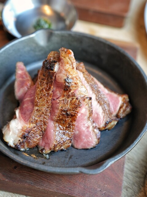 【台中食記】純原木燒烤柴燒特色料理〔 FORE restaurant 〕，fine dining餐點精緻美味，美式鄉村風玻璃屋浪漫約會，還有提供包廂包場服務。