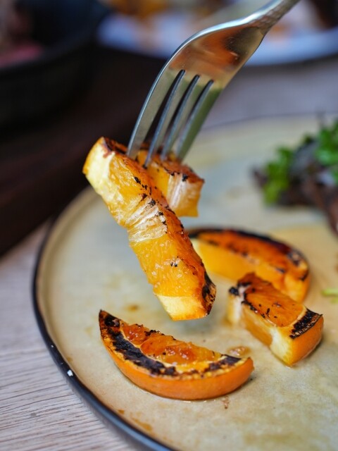 【台中食記】純原木燒烤柴燒特色料理〔 FORE restaurant 〕，fine dining餐點精緻美味，美式鄉村風玻璃屋浪漫約會，還有提供包廂包場服務。