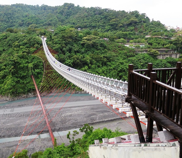 山川琉璃吊橋：細雨霏霏。山川琉璃吊橋~