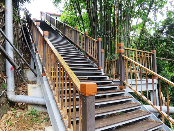 山川琉璃吊橋：細雨霏霏。山川琉璃吊橋~