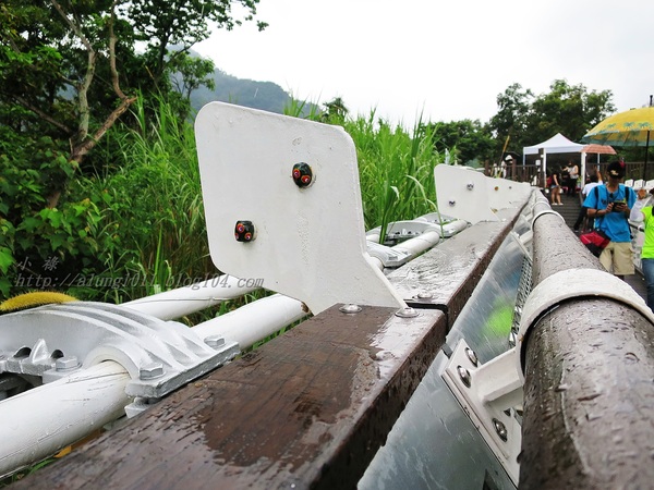 山川琉璃吊橋：細雨霏霏。山川琉璃吊橋~