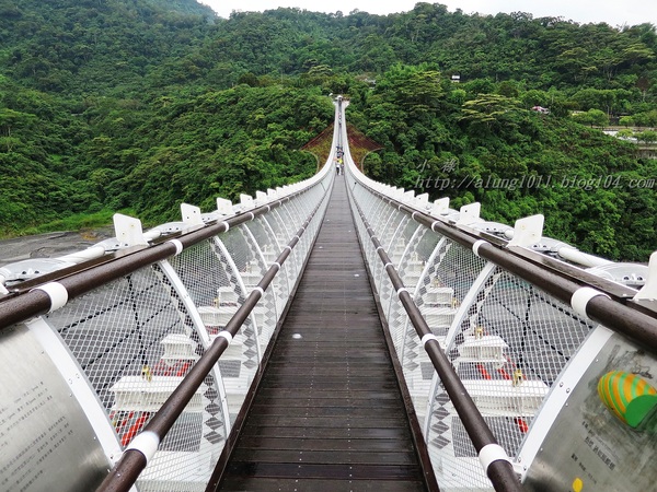 山川琉璃吊橋：細雨霏霏。山川琉璃吊橋~