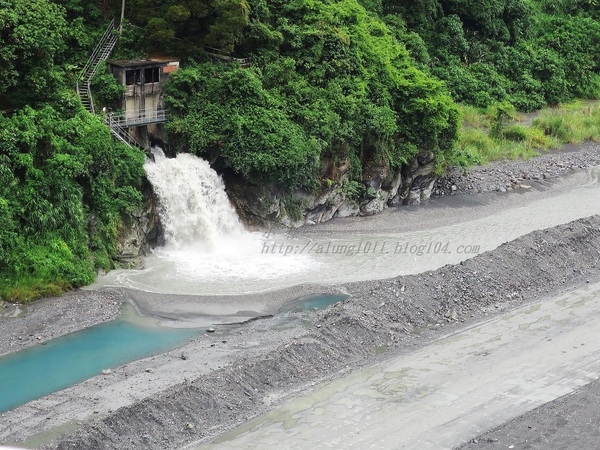 山川琉璃吊橋：細雨霏霏。山川琉璃吊橋~