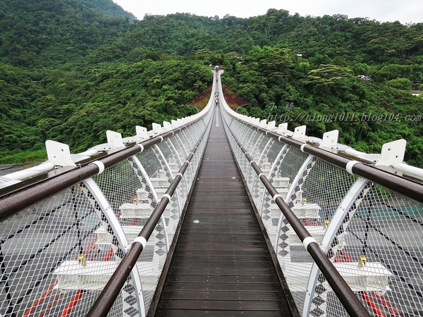 山川琉璃吊橋：細雨霏霏。山川琉璃吊橋~