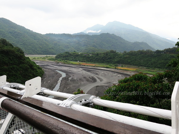 山川琉璃吊橋：細雨霏霏。山川琉璃吊橋~