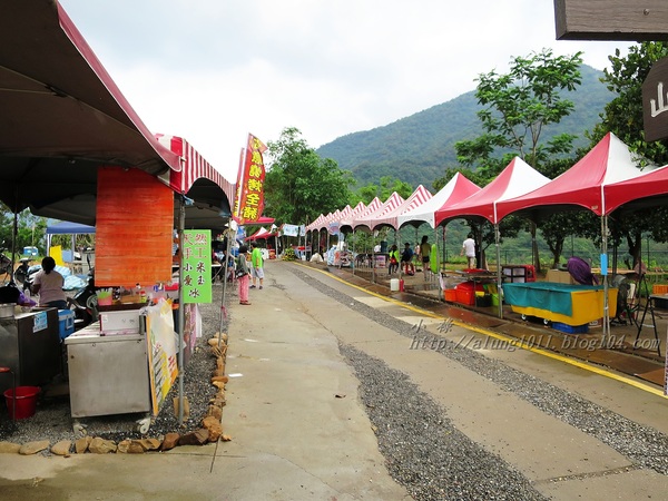 山川琉璃吊橋：細雨霏霏。山川琉璃吊橋~