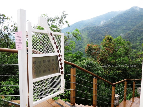山川琉璃吊橋：細雨霏霏。山川琉璃吊橋~