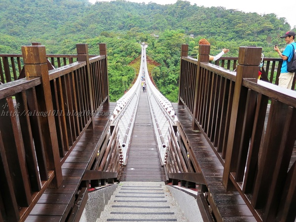 山川琉璃吊橋：細雨霏霏。山川琉璃吊橋~