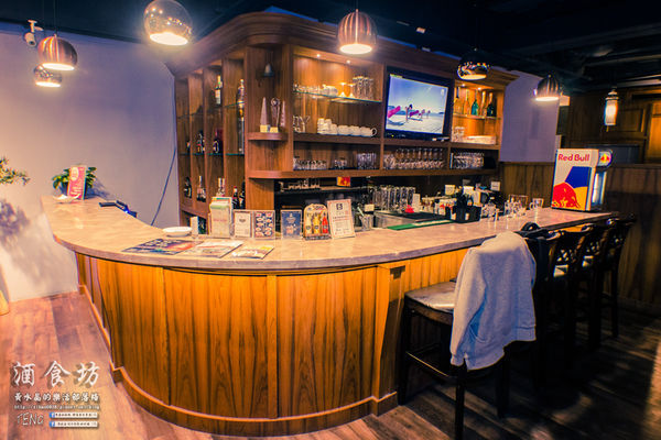 酒食坊Pān-toh Bistro|台北松山美食中式餐酒館；小家庭少人數的創意辦桌菜；食材有天然，調酒、功夫菜水準之上。