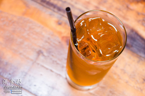 酒食坊Pān-toh Bistro|台北松山美食中式餐酒館；小家庭少人數的創意辦桌菜；食材有天然，調酒、功夫菜水準之上。